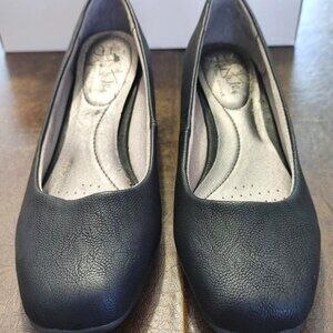 Life Stride Soft System Textured Matte Black Soft Leather Wedge Rubber Soles 6M